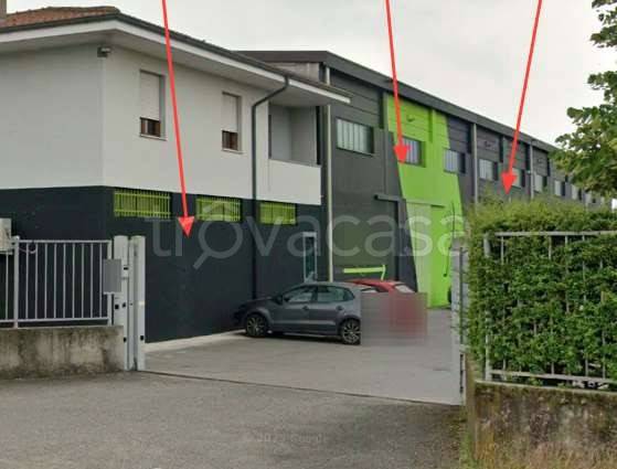 locale commerciale in vendita a Calvenzano