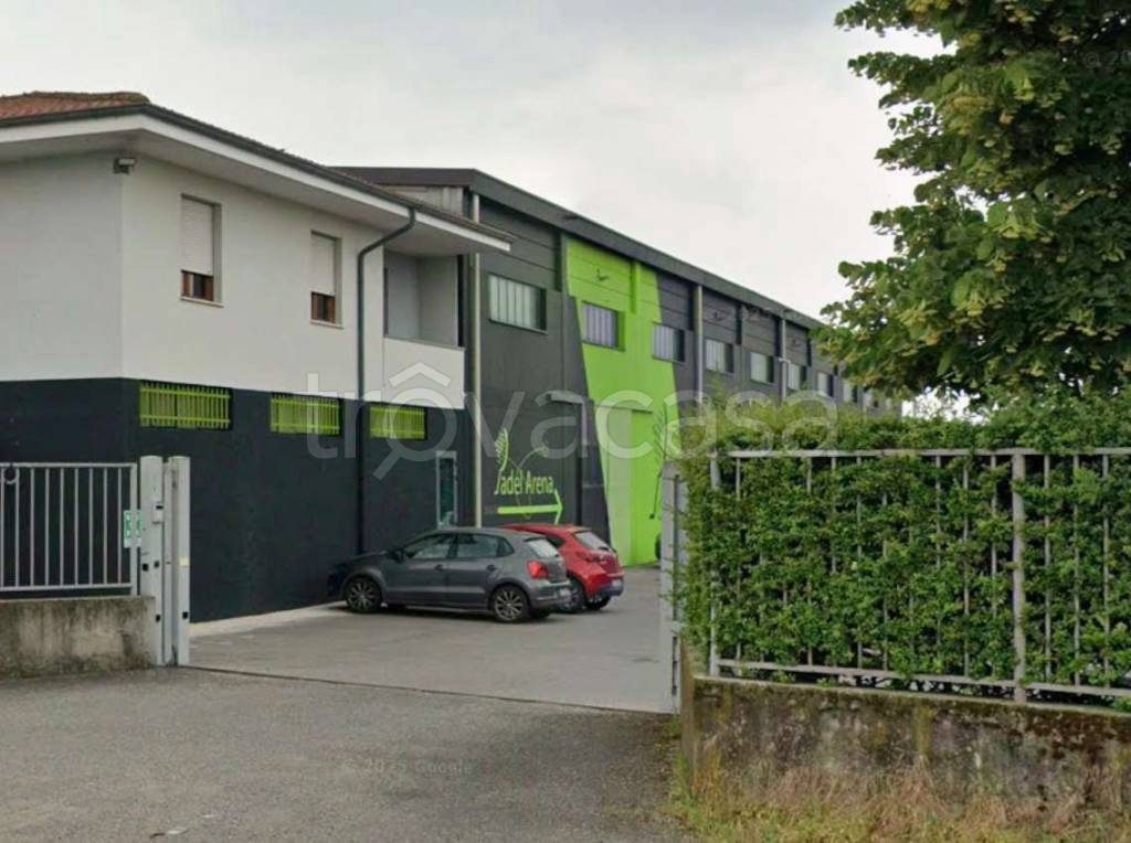 locale commerciale in vendita a Calvenzano