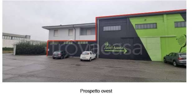 locale commerciale in vendita a Calvenzano