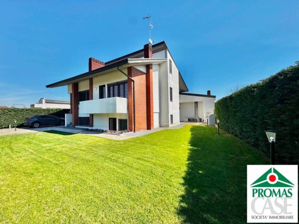 casa indipendente in vendita a Calvenzano