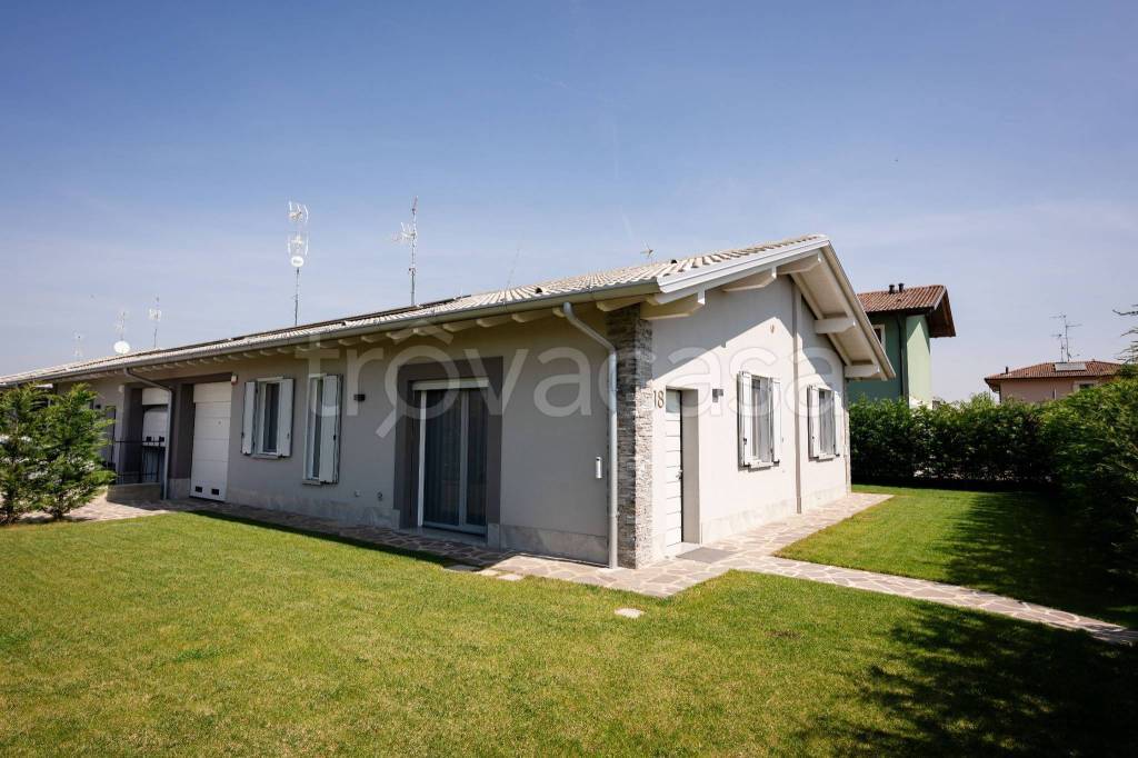 casa indipendente in vendita a Calvenzano