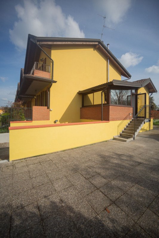 casa indipendente in vendita a Calvenzano