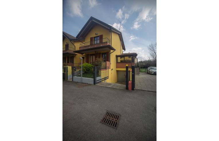 casa indipendente in vendita a Calvenzano