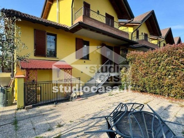 casa indipendente in vendita a Calvenzano