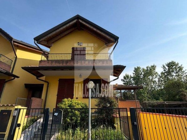 casa indipendente in vendita a Calvenzano