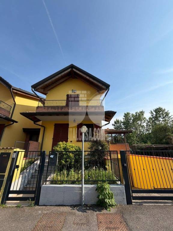 casa indipendente in vendita a Calvenzano