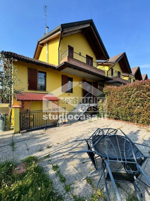 casa indipendente in vendita a Calvenzano