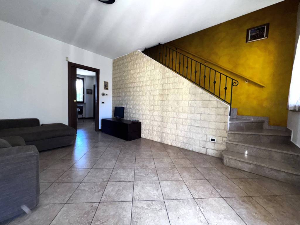 casa indipendente in vendita a Calvenzano