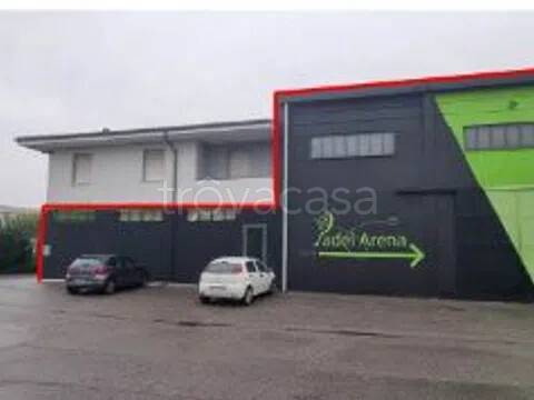 locale commerciale in vendita a Calvenzano