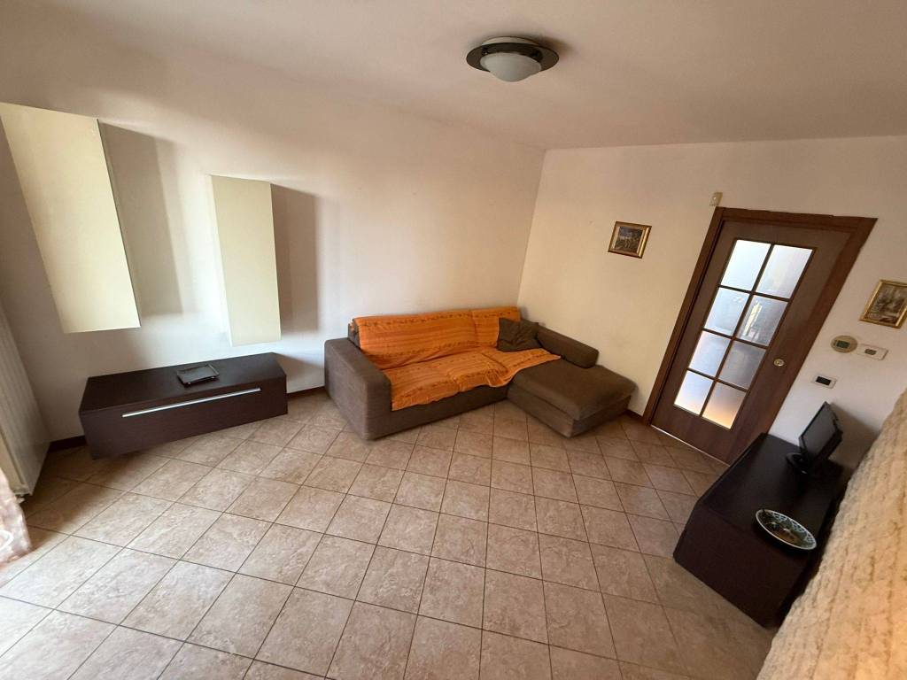casa indipendente in vendita a Calvenzano