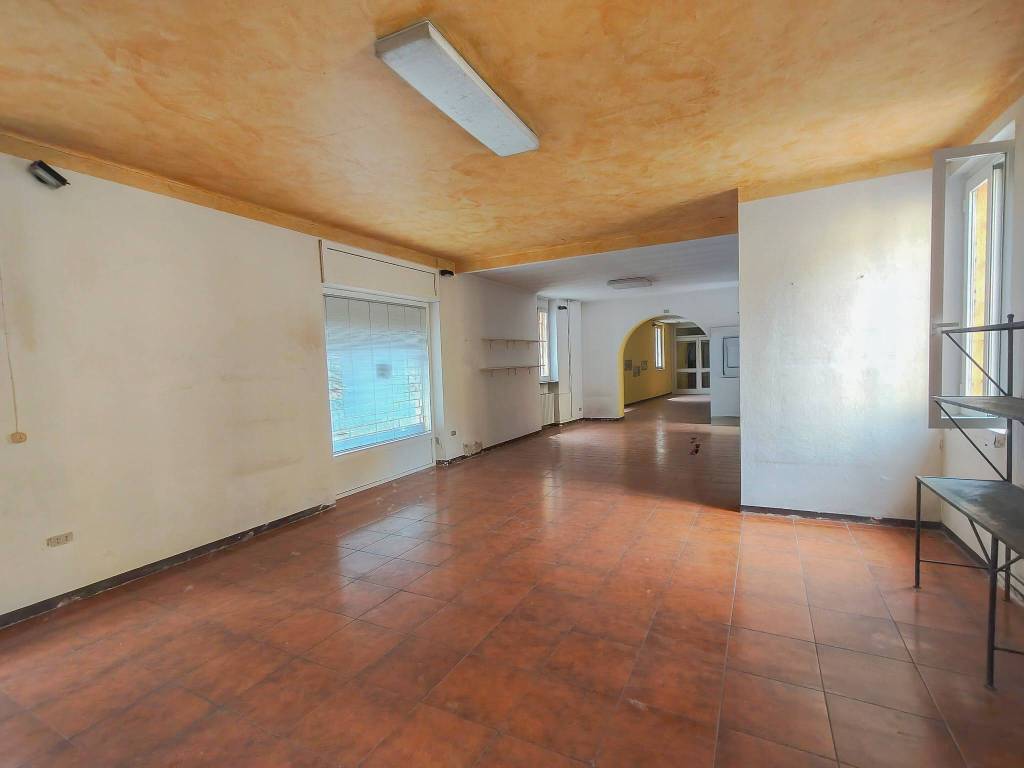 negozio in vendita a Calvenzano