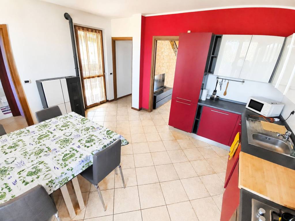 casa indipendente in vendita a Calvenzano
