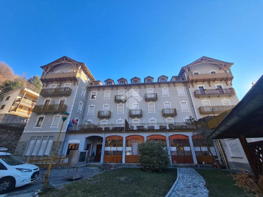 quadrivano in vendita ad Ala di Stura in zona Pian del Tetto