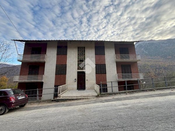 quadrivano in vendita ad Ala di Stura in zona Cresto