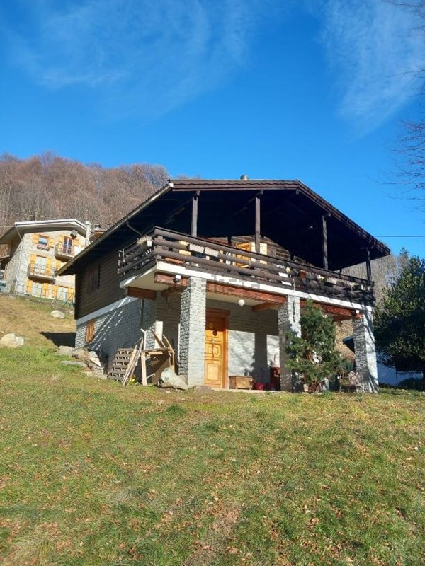 casa indipendente in vendita ad Ala di Stura in zona Cresto