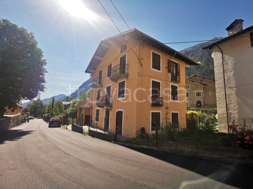 casa indipendente in vendita ad Ala di Stura in zona Mondrone
