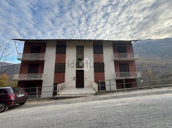 quadrivano in vendita ad Ala di Stura in zona Cresto