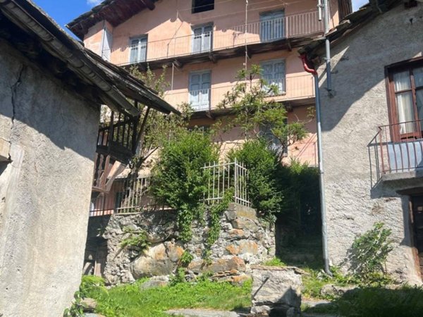 casa indipendente in vendita ad Ala di Stura in zona Mondrone