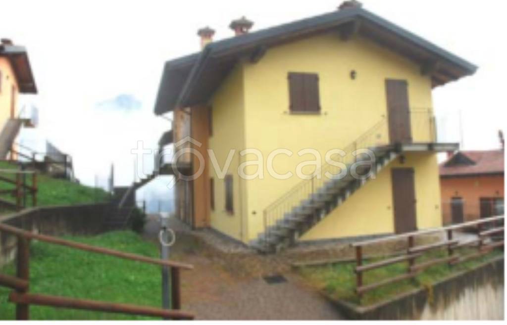 appartamento in vendita a Camerata Cornello