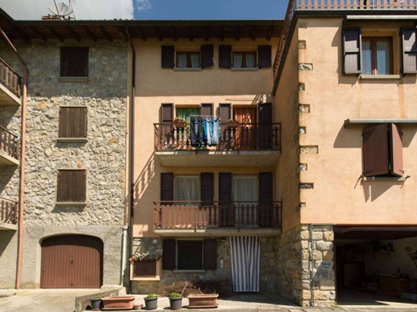 appartamento in vendita a Camerata Cornello