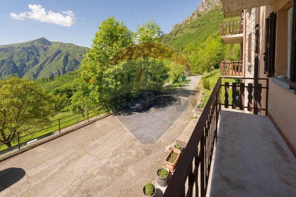 appartamento in vendita a Camerata Cornello