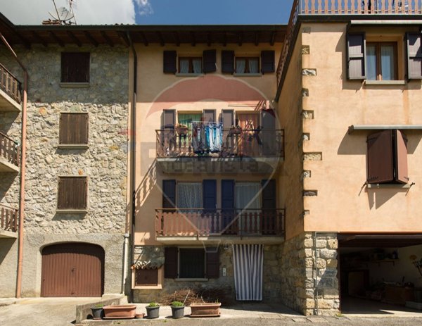 casa indipendente in vendita a Camerata Cornello