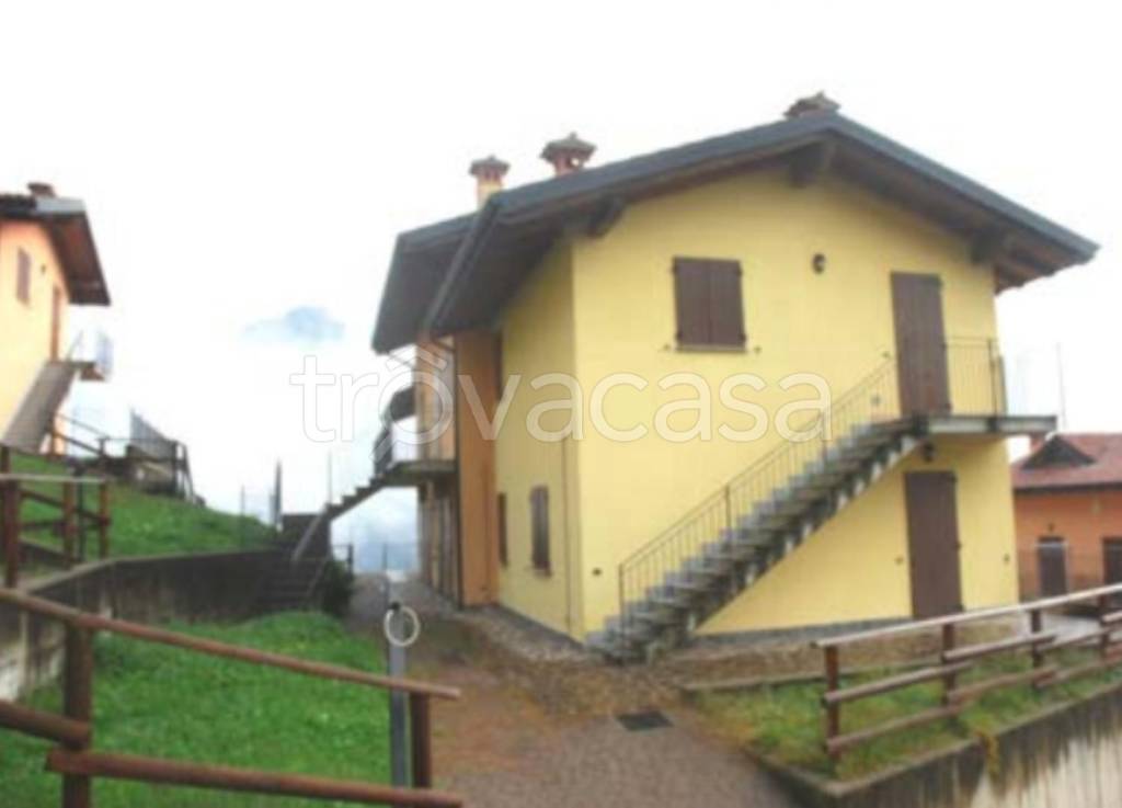 appartamento in vendita a Camerata Cornello