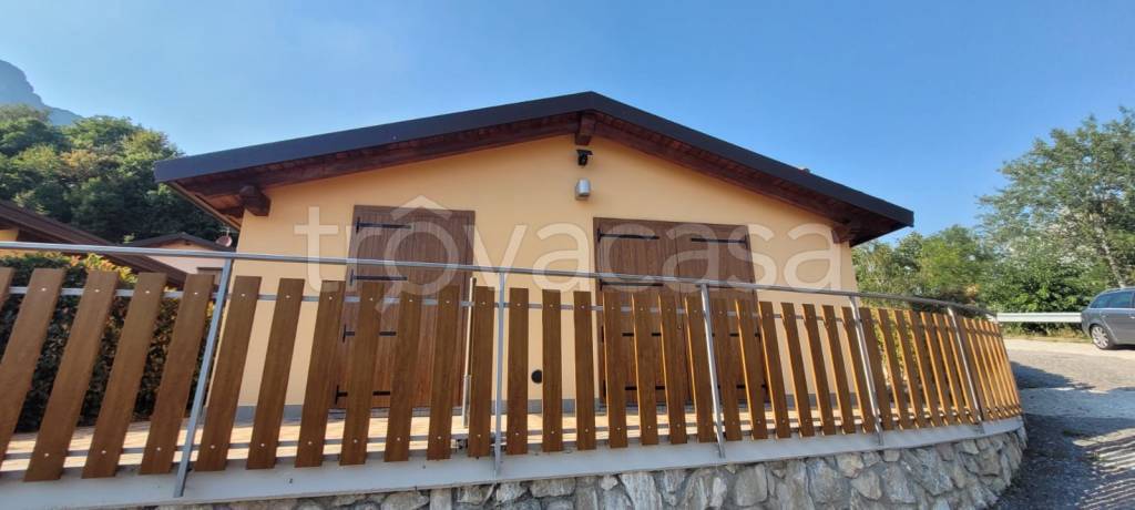 casa indipendente in vendita a Camerata Cornello