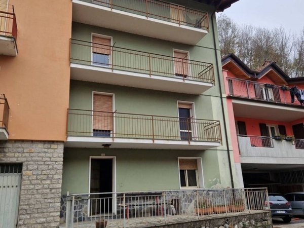 casa indipendente in vendita a Camerata Cornello in zona Bretto