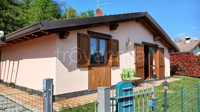 casa indipendente in vendita a Camerata Cornello