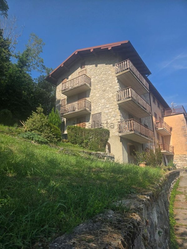 appartamento in vendita a Camerata Cornello in zona Brembella