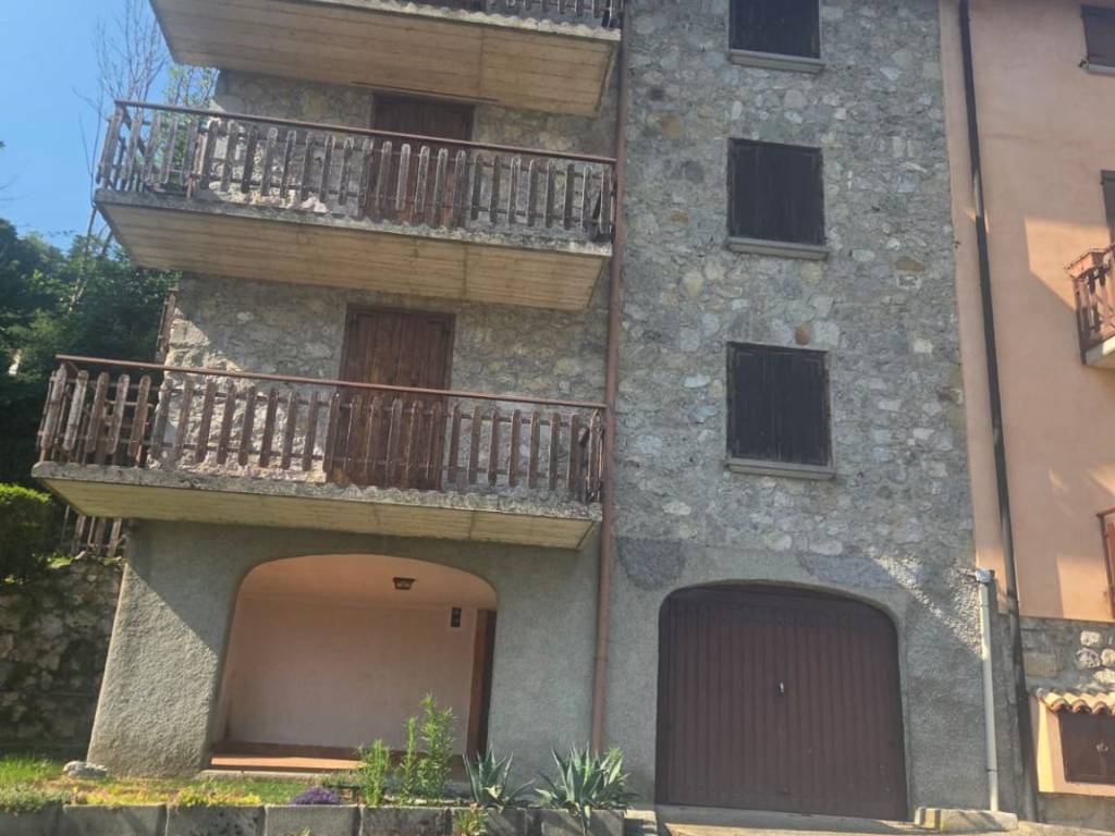 appartamento in vendita a Camerata Cornello in zona Brembella