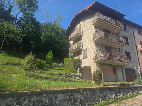 appartamento in vendita a Camerata Cornello in zona Bretto