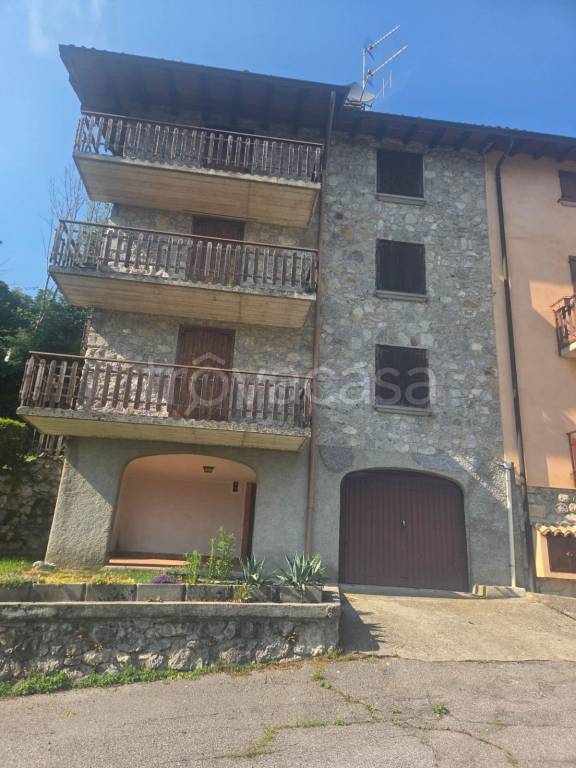 appartamento in vendita a Camerata Cornello in zona Brembella
