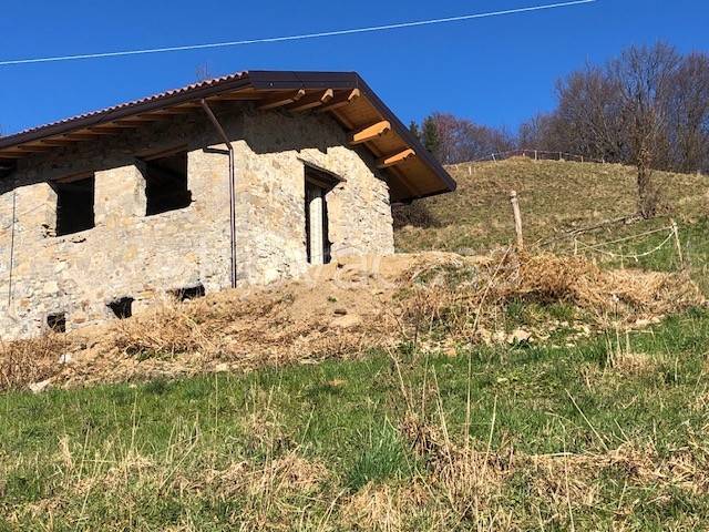 appartamento in vendita a Camerata Cornello in zona Brembella