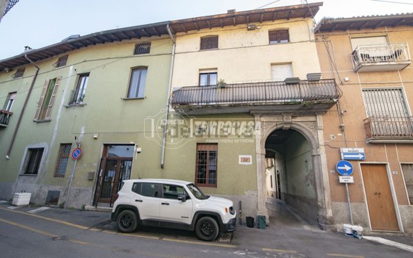 locale commerciale in vendita a Canonica d'Adda