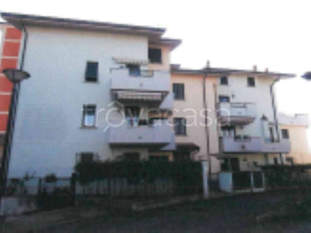 locale commerciale in vendita a Canonica d'Adda
