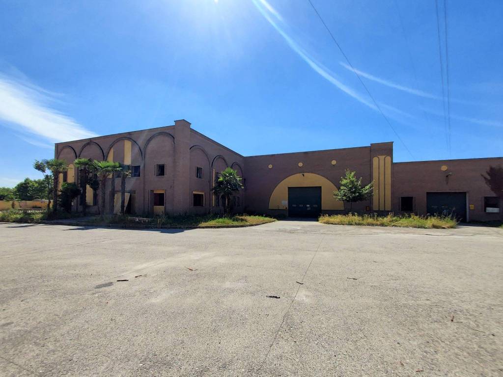 capannone in vendita a Canonica d'Adda