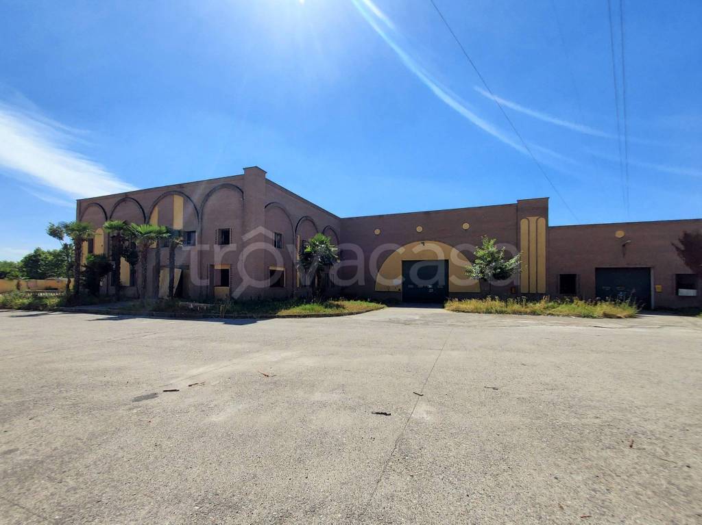 capannone in vendita a Canonica d'Adda