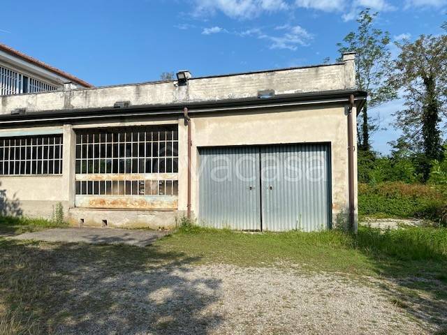 locale commerciale in vendita a Canonica d'Adda