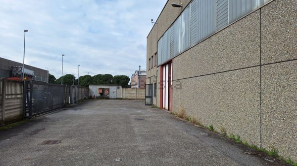 capannone in vendita a Canonica d'Adda