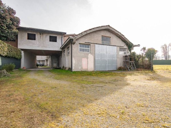 locale commerciale in vendita a Canonica d'Adda