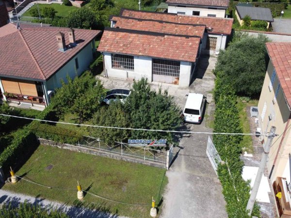 locale commerciale in vendita a Canonica d'Adda