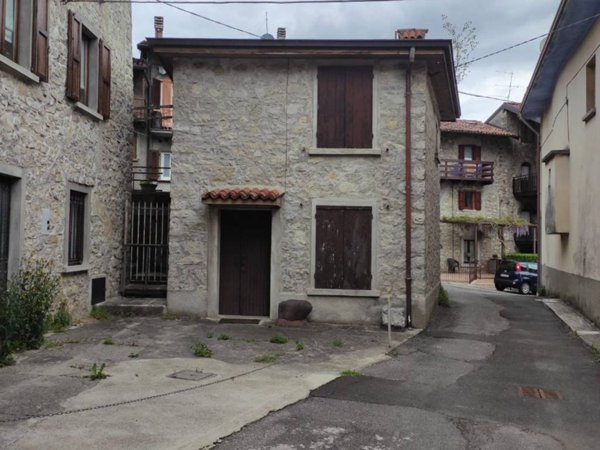 casa indipendente in vendita a Capizzone