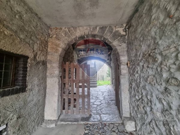 casa indipendente in vendita a Capizzone