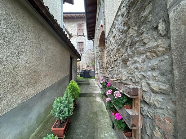 casa indipendente in vendita a Capizzone