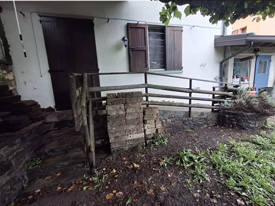 casa indipendente in vendita a Capizzone in zona Piazza