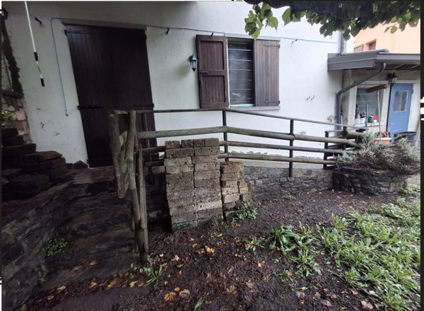 casa indipendente in vendita a Capizzone in zona Piazza
