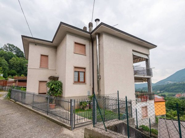 appartamento in vendita a Capizzone in zona Caroli