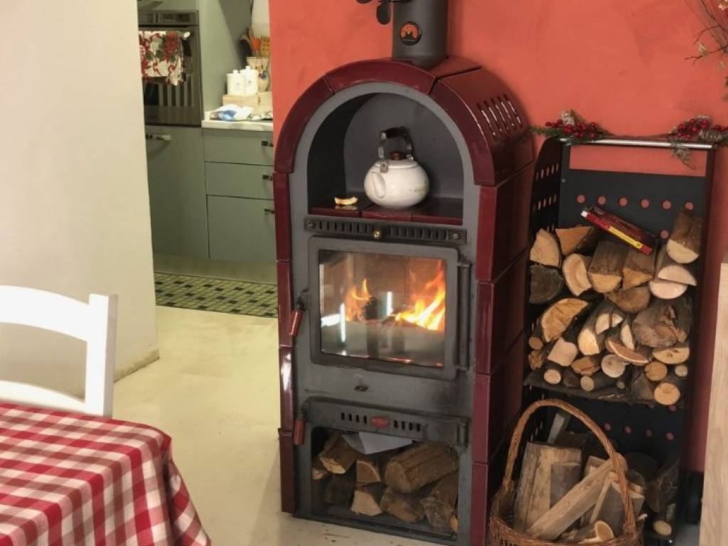 casa indipendente in vendita a Capizzone in zona Caroli